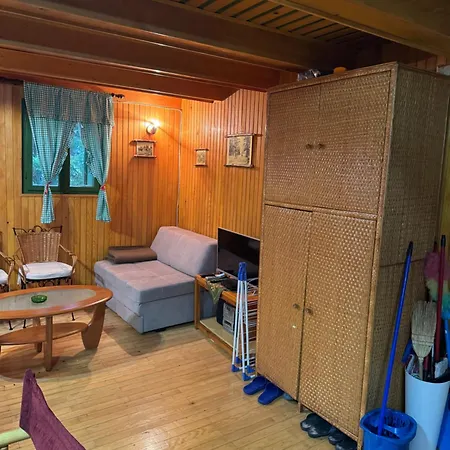 Holiday home Carobna Kucica *